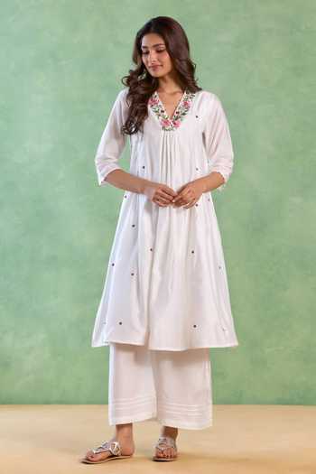 Nero India_Pink Chanderi Embroidery V-neck Petal Kurta And Pant Set _at_Aza_Fashions