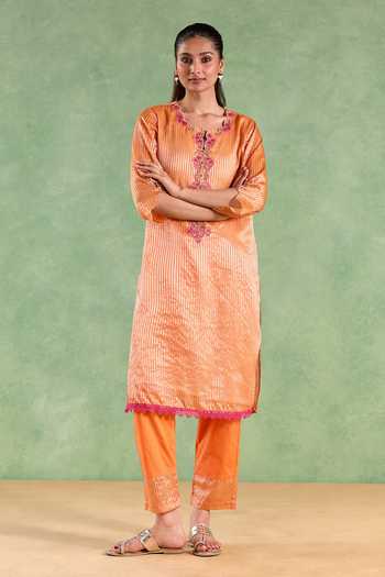 Nero India Scallop Zari Kurta & Narrow Pant Set 