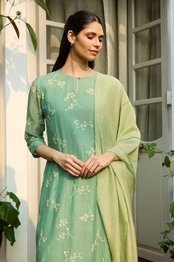 Vaayu_Green Cotton, Muslin Embroidery Round Neck Verdant Floral Kurta Set _Online_at_Aza_Fashions