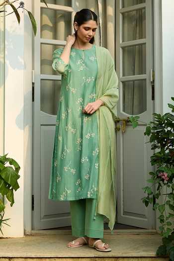 Buy_Vaayu_Green Cotton, Muslin Embroidery Round Neck Verdant Floral Kurta Set _Online_at_Aza_Fashions