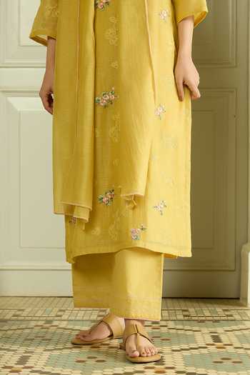 Vaayu_Yellow Muslin, Cotton Embroidery V-neck Lemon Thread Kurta Set _at_Aza_Fashions