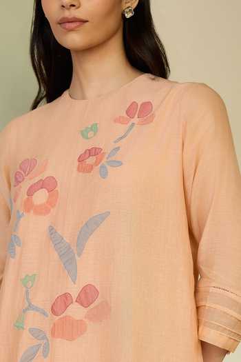 Shop Vaayu Peach Cotton, Muslin Applique Round Neck Floral Embroidered Kurta And Pant Set Online at Aza Fashions Shop_Vaayu_Peach Cotton, Muslin Applique Round Neck Floral Embroidered Kurta And Pant Set _Online_at_Aza_Fashions