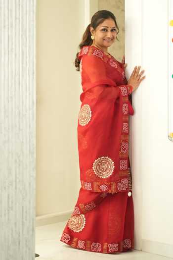 Pink City by Sarika_Red Organza, Cotton Embroidery Mandala Saree With Unstitched Blouse Piece _at_Aza_Fashions