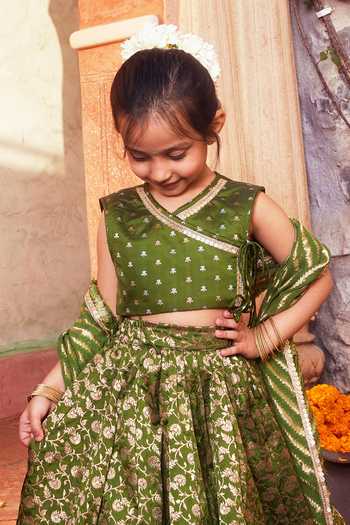 Chotibuti_Green Silk Zari Butti Pattern Banarasi Lehenga Set _Online_at_Aza_Fashions