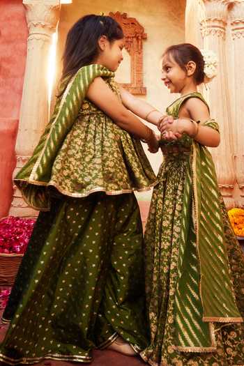 Shop_Chotibuti_Green Silk Zari Butti Pattern Banarasi Lehenga Set _Online_at_Aza_Fashions