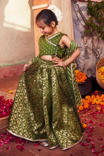 Buy_Chotibuti_Green Silk Zari Butti Pattern Banarasi Lehenga Set 