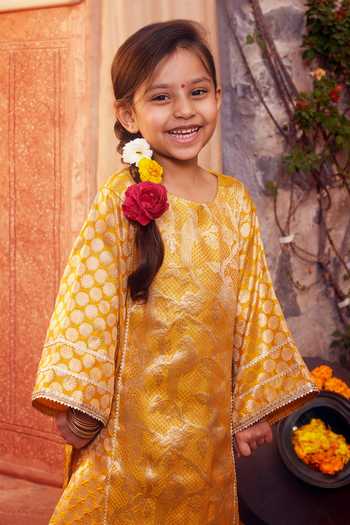 Buy_Chotibuti_Yellow Silk Zari Flower Pattern Banarasi Kurta And Salwar Set _Online_at_Aza_Fashions