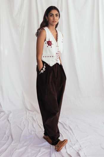 Jodi_White Cotton V-neck Thandai Waistcoat _Online_at_Aza_Fashions