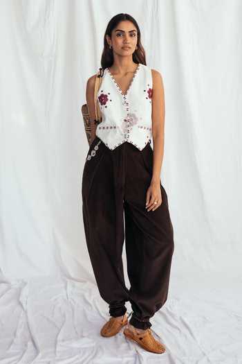 Shop_Jodi_White Cotton V-neck Thandai Waistcoat _Online_at_Aza_Fashions