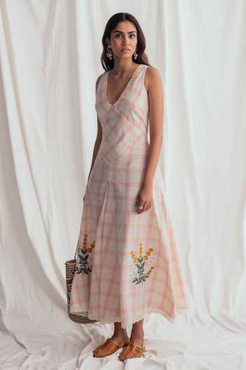 Jodi_Pink Cotton Beads, Applique V-neck Chataai Day Printed Dress _Online_at_Aza_Fashions