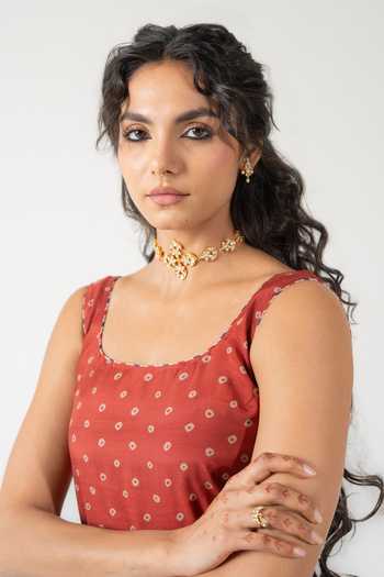 Shop Baise Gaba Red Muslin, Chiffon Square Neck Bandhani Print Kurta Set Shop_Baise Gaba_Red Muslin, Chiffon Square Neck Bandhani Print Kurta Set