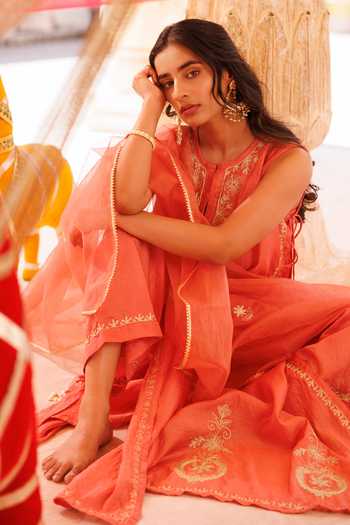 Buy_Bannhi By Priyanka Rathore_Orange Chanderi Embroidery V-neck Kurta Set _Online_at_Aza_Fashions