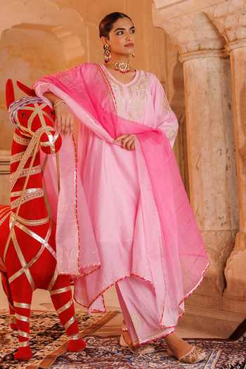 Bannhi By Priyanka Rathore_Pink Chanderi Embroidery, Gota Patti, Tassels V-neck Kurta Set _at_Aza_Fashions