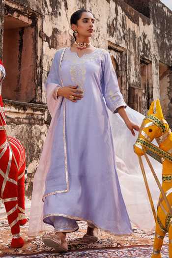 Buy_Bannhi By Priyanka Rathore_Purple Chanderi Embroidery, Gota Patti V-neck, No Aari Kurta Set 
