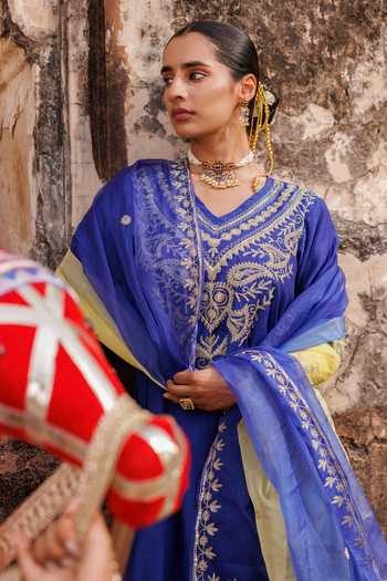 Shop_Bannhi By Priyanka Rathore_Blue Chanderi Embroidery, Gota Patti V-neck, Yes Yoke Kurta Set 
