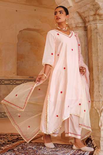 Shop_Bannhi By Priyanka Rathore_Peach Chanderi Embroidery, Gota Patti V-neck Kurta Set _Online_at_Aza_Fashions
