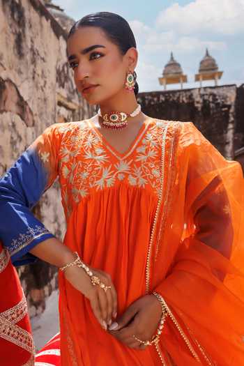 Buy_Bannhi By Priyanka Rathore_Blue Chanderi Embroidery V-neck Anarkali Set _Online_at_Aza_Fashions