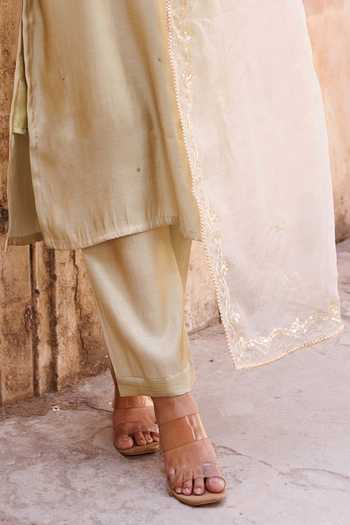 Bannhi By Priyanka Rathore_Green Silk Embroidery, Zari Hand Kurta Set _Online_at_Aza_Fashions