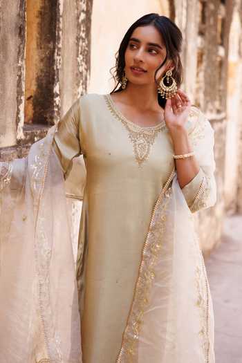 Buy_Bannhi By Priyanka Rathore_Green Silk Embroidery, Zari Hand Kurta Set _Online_at_Aza_Fashions