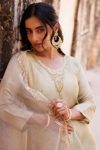 Bannhi By Priyanka Rathore_Green Silk Embroidery, Zari Hand Kurta Set _at_Aza_Fashions