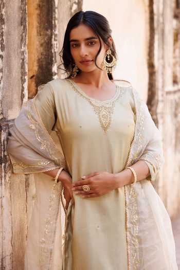 Shop_Bannhi By Priyanka Rathore_Green Silk Embroidery, Zari Hand Kurta Set 