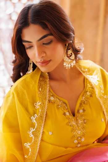 Bannhi By Priyanka Rathore_Yellow Silk Embroidery, Zari Hand Kurta Pant Set _Online_at_Aza_Fashions