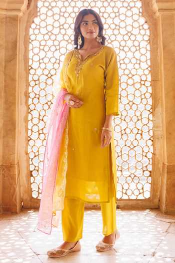 Buy_Bannhi By Priyanka Rathore_Yellow Silk Embroidery, Zari Hand Kurta Pant Set _Online_at_Aza_Fashions