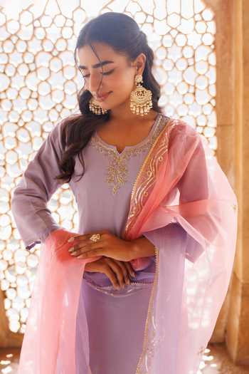 Buy_Bannhi By Priyanka Rathore_Purple Silk Embroidery Split V-neck, Yes Neckline Kurta Set _Online_at_Aza_Fashions