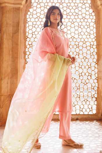 Bannhi By Priyanka Rathore_Pink Silk Embroidery, Zari Kurta Set _at_Aza_Fashions