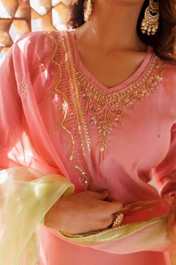 Buy_Bannhi By Priyanka Rathore_Pink Silk Embroidery, Zari Kurta Set 