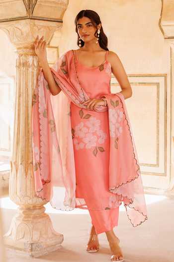Bannhi By Priyanka Rathore Peach Kota Doria Embroidery Scoop Neck Floral Print Kurta Set at Aza Fashions Bannhi By Priyanka Rathore_Peach Kota Doria Embroidery Scoop Neck Floral Print Kurta Set _at_Aza_Fashions