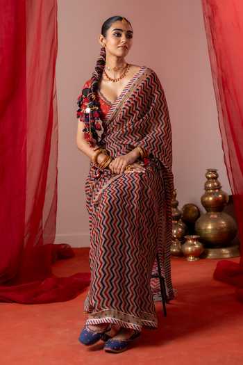 Buy_Baise Gaba_Blue Chiffon, Muslin V-neck Nupur Printed Saree With Unstitched Blouse Piece _Online_at_Aza_Fashions