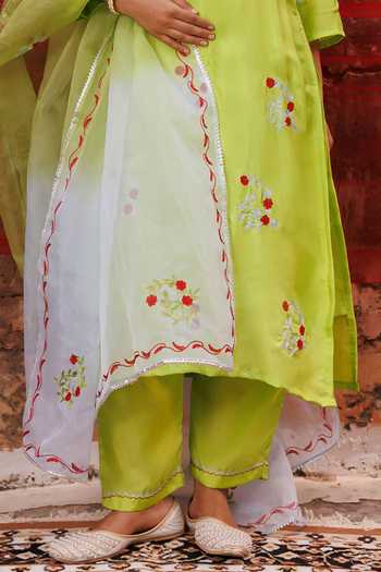 Bannhi By Priyanka Rathore Green Silk Embroidery V-neck Floral Kurta Set Online at Aza Fashions Bannhi By Priyanka Rathore_Green Silk Embroidery V-neck Floral Kurta Set _Online_at_Aza_Fashions