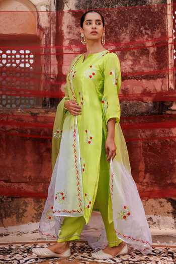 Buy Bannhi By Priyanka Rathore Green Silk Embroidery V-neck Floral Kurta Set Buy_Bannhi By Priyanka Rathore_Green Silk Embroidery V-neck Floral Kurta Set