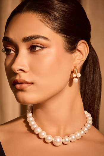 Buy_Mnsh_White Pearls Gradation Necklace _Online_at_Aza_Fashions