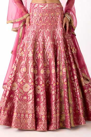 Shop_Basanti Kapde aur Koffee_Pink Brocade Beads, Zari Sweetheart Neck Embroidered Banarasi Lehenga Set _Online_at_Aza_Fashions