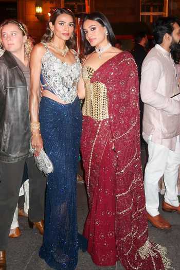 Itrh Mekhala Chikankari Saree Blouse Set 