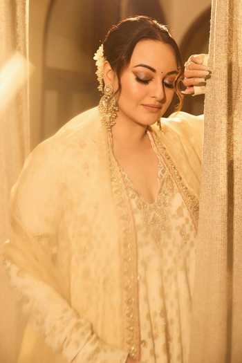 Buy_Itrh_Ivory Georgette, Brocade, Organza Embroidery, Zari Noor-e-zari Anarkali Set _Online_at_Aza_Fashions