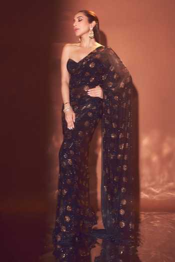 Buy_Itrh_Black Net Sequins Sweetheart Neck Polka Dottie Pre-draped Saree Blouse Set _Online_at_Aza_Fashions