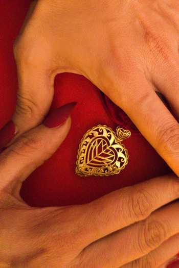 Buy_Manner_Gold Plated Rakaan Heart Carved Choker 