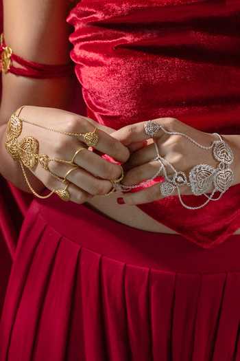 Manner_Silver Plated Chains Rakaan Heart Haathphool _at_Aza_Fashions