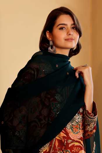 Sonali Methi_Red Satin Embroidery Round Neck Ajrakh Print And Kurta Set _Online_at_Aza_Fashions