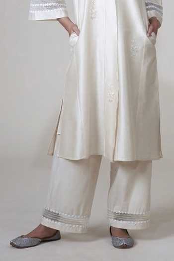 Buy_Bunka_Ivory Chanderi, Cotton, Poplin Embroidery V-neck, Yes Ambreen Placed Kurta Set _Online_at_Aza_Fashions