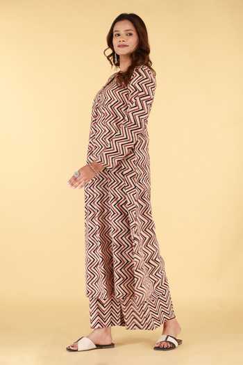 Kalakaari By Sagarika_Black Cotton V-neck Chevron Print Kurta And Palazzo Set _Online_at_Aza_Fashions