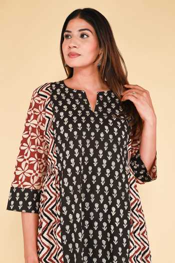 Buy_Kalakaari By Sagarika_Black Cotton Split V-neck, Yes Hand Block Print Kurta And Palazzo Set _Online_at_Aza_Fashions