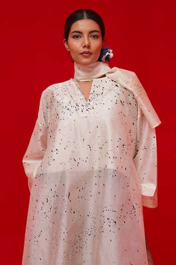 Buy_Stoique_Ivory Silk, Chanderi Split V-neck Printed Tunic _Online_at_Aza_Fashions