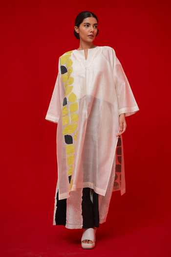Stoique_Black Silk, Chanderi Split V-neck Align Colorblock Kurta _Online_at_Aza_Fashions