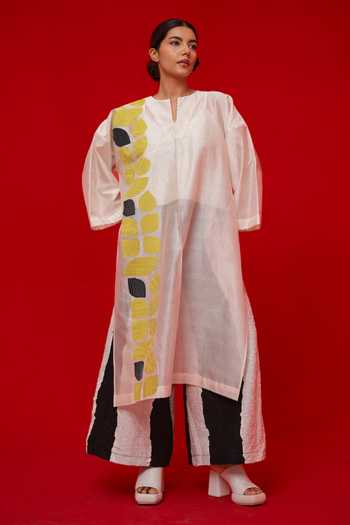 Buy_Stoique_Black Silk, Chanderi Split V-neck Align Colorblock Kurta _Online_at_Aza_Fashions