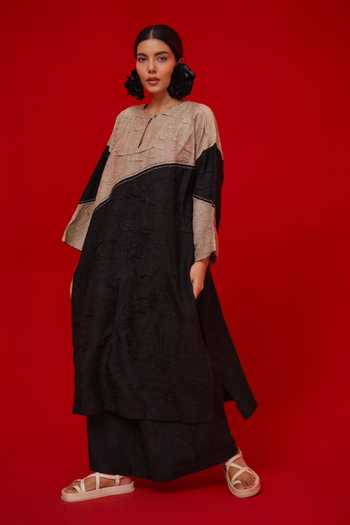 Buy_Stoique_Black Silk Keyhole Neck Salt Abstract Pattern Tunic _Online_at_Aza_Fashions