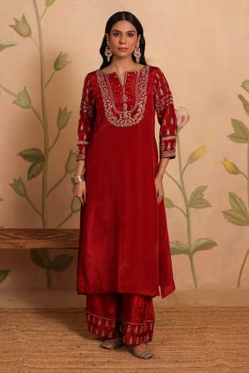 Pouli Pret_Red Silk, Cotton Embroidery, Zari Split V-neck Layla Zardozi Kurta Set _Online_at_Aza_Fashions
